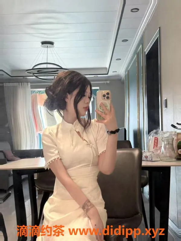 重庆楼凤-南岸菲菲，19岁162cm，52kg服务多样