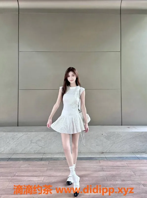 东莞楼凤-南城盻盻，双向服务，P600，PP1200