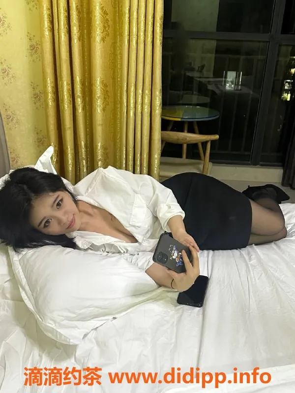 昆明楼凤-官渡区珊珊，600元亲吻陪洗澡服务