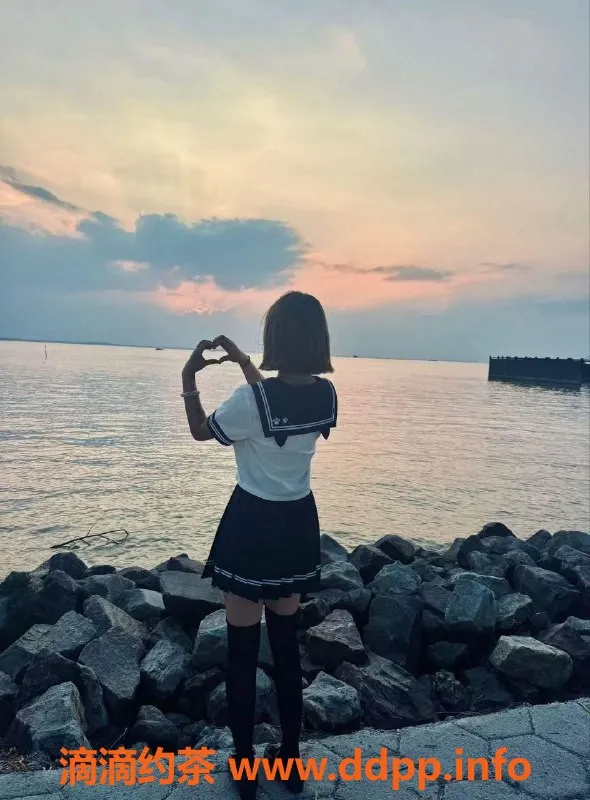 台州楼凤-台州黄岩小依，18岁身高163cm，C围600元起