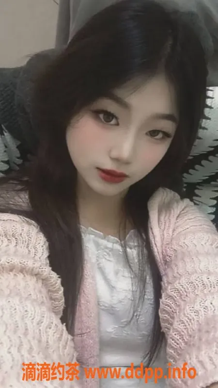 成都楼凤-果果，18岁重庆妹子，身高162cm，88斤