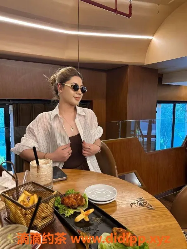 乌鲁木齐楼凤-可爱学生白小纯，身高173，体重100，C罩杯