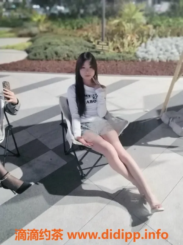 昆明楼凤-盘龙CC嫩妹，800元激情服务等你体验