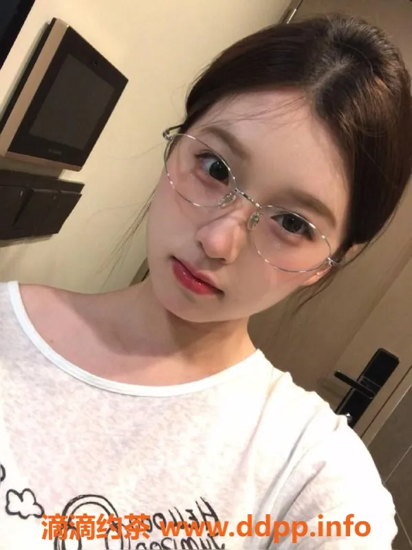 台州楼凤-台州雯雯 19岁168cm C+ 600元靠谱品茶