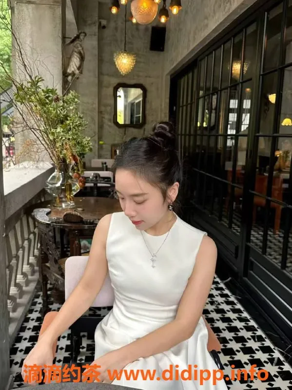 成都楼凤-武侯区大学生哈娜，身材超赞，代聊服务优惠！