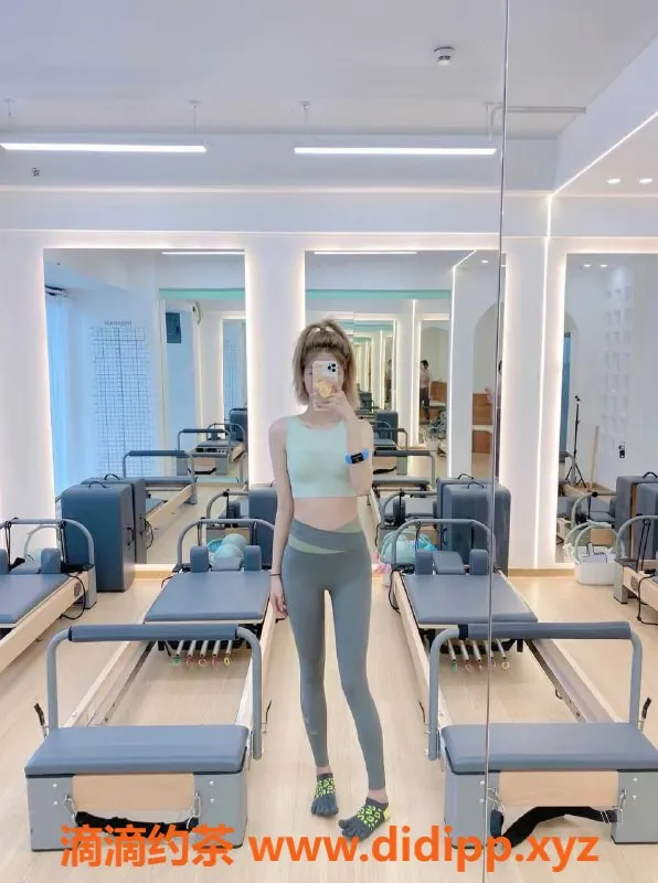 北京楼凤-丰台成寿寺小怡，22岁A4腰，1K女友感服务