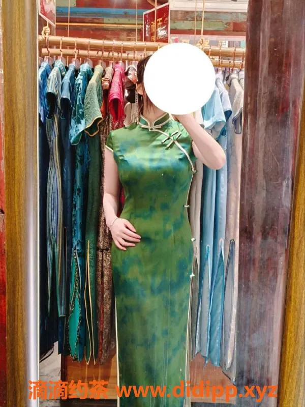 杭州楼凤-上城区小海棠，900元嫩妹陪浴体验