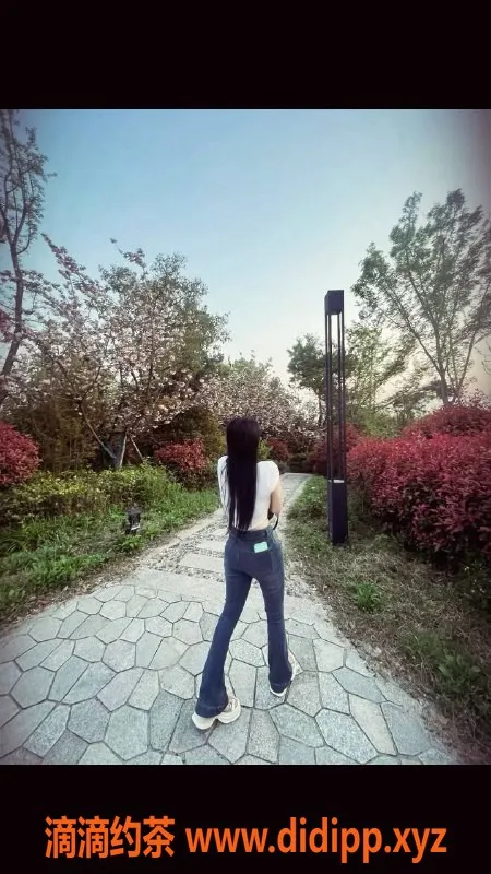 南京楼凤-建邺区兮兮，160cm B+罩杯，超值服务！