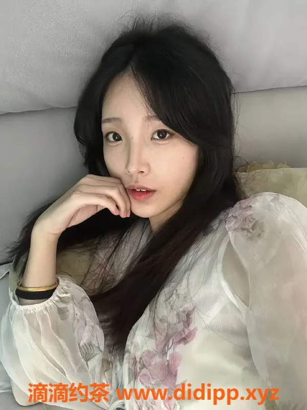 杭州楼凤资源信息,滨江区美术生小呆瓜，20岁C罩杯陪玩