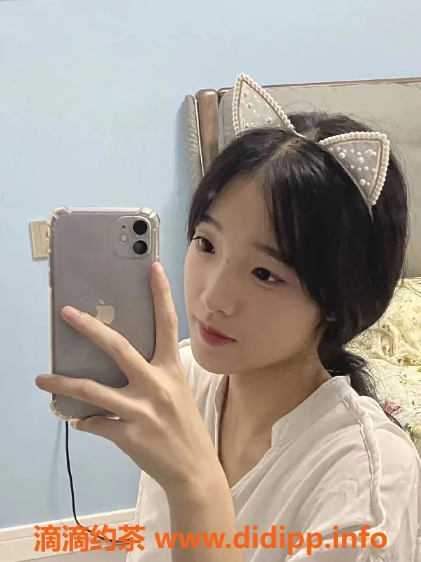 杭州楼凤-滨江区美术生小呆瓜，20岁C罩杯陪玩