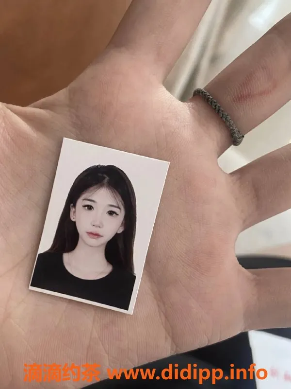 成都楼凤-成都17岁嫩妹暖暖，经典A4腰，700元体验