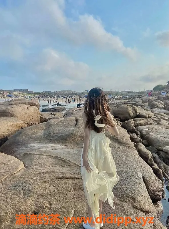 成都楼凤资源信息,成都17岁嫩妹暖暖，经典A4腰，700元体验