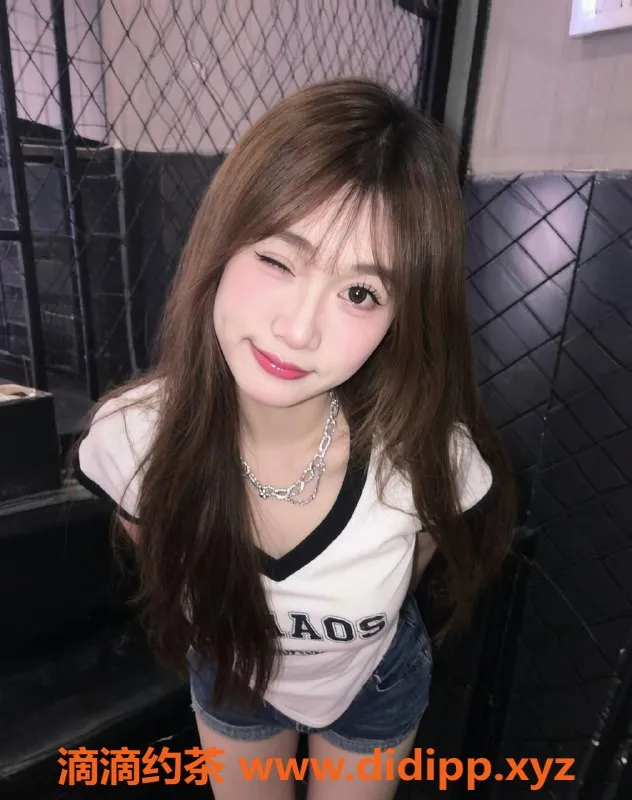 郑州楼凤-金水区小晚禾，20岁迷人陪玩，只需8元起