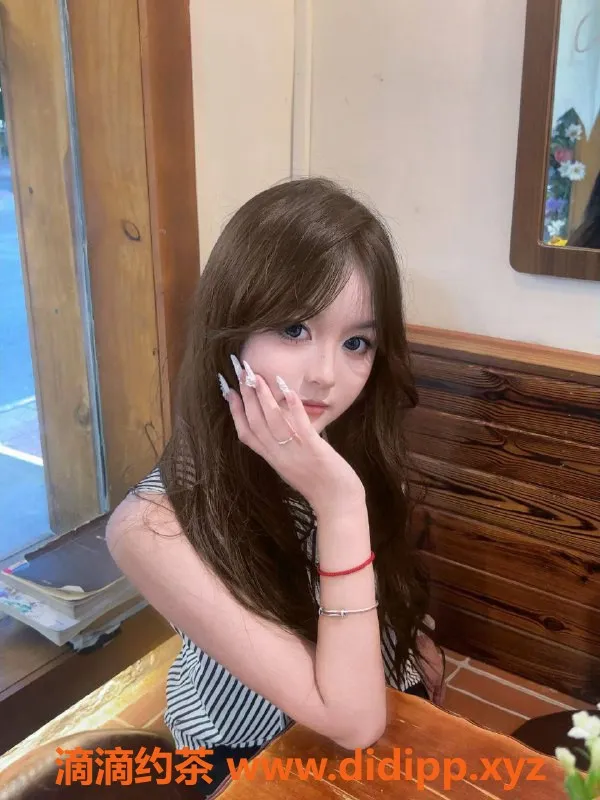 郑州上门服务-郑州管城区小u，21岁，168cm，50kg，陪🛁服务