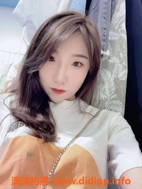 西安楼凤-雁塔区小七，24岁170身高，D36罩杯陪洗服务