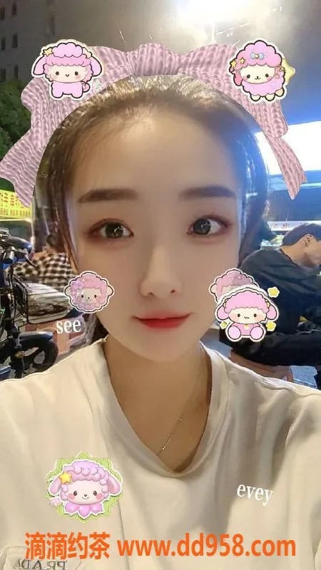 南京楼凤-鼓楼区青柚，165cm C杯美眉，尽享贴心服务