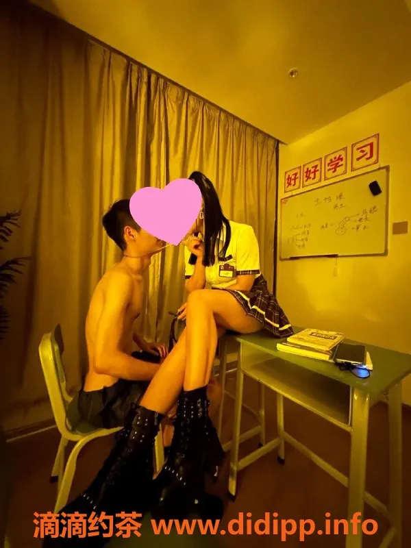 广州楼凤-广州野猫李糖糖，SM与丝足体验