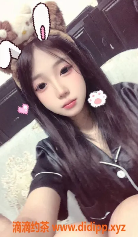 成都楼凤-成华区苗苗18岁，身高158，平胸A，喷水服务