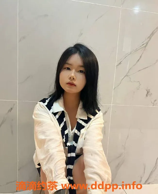 成都楼凤-成华区小冉，微胖17岁D奶嫩妹，超值体验