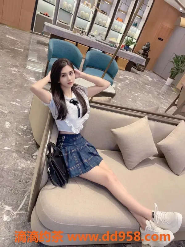 赣州楼凤-碗芯，162cm小巧玲珑，白嫩皮肤伴你畅游
