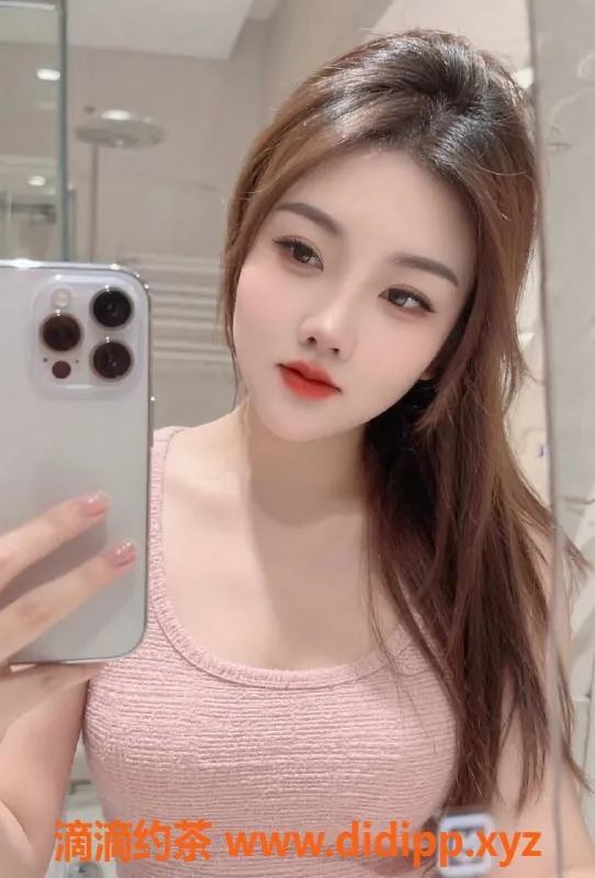 成都楼凤-高新区樱桃大奶少妇车，服务极佳！