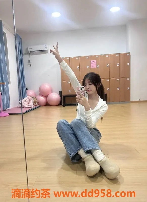 杭州楼凤-小米周同学164cm在校舞蹈生，价格1600起