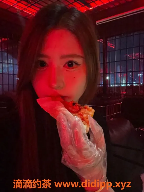 广州楼凤-天河瑾儿：24岁小白领，服务热情超赞！