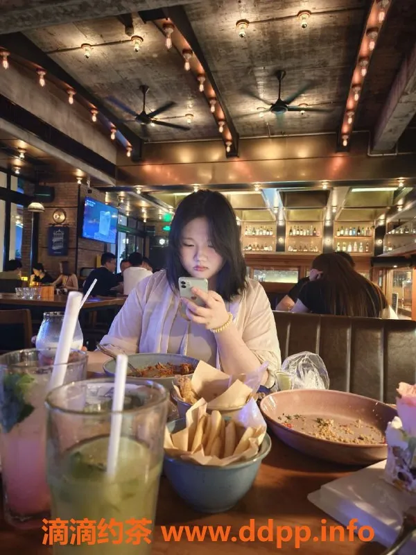 惠州楼凤-惠城陈江小宝，18岁F罩杯，165高130重