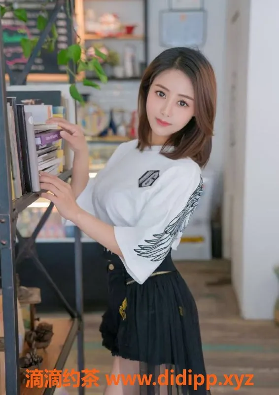 北京楼凤-丰台语萌，开朗小巧，1200元莞式服务