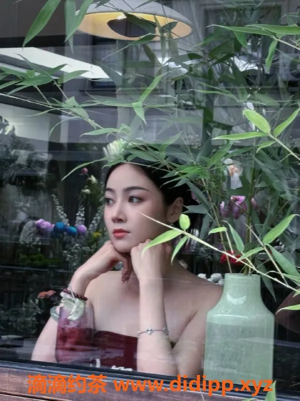 常州楼凤-常州木子24岁173cm，胸围B，800元起服务