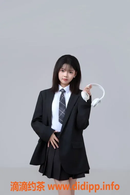 无锡楼凤-无锡嫩妹康康 172高 C杯 1100元起