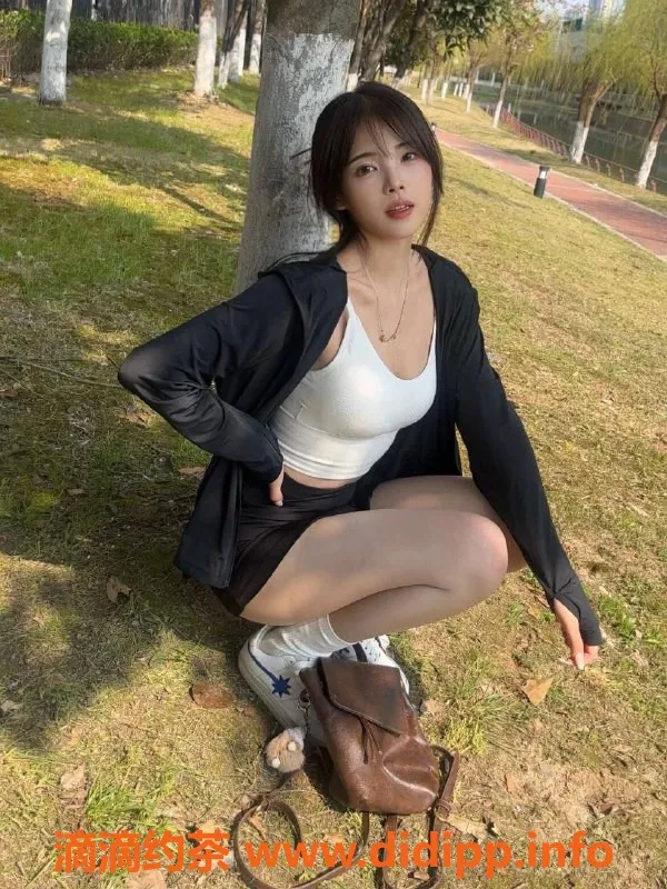 青岛楼凤-高性价比莉莉，22岁，95斤黑丝高跟服务