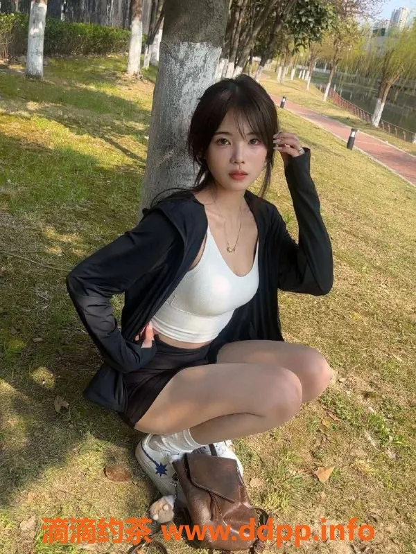 青岛楼凤-高性价比莉莉，22岁，95斤黑丝高跟服务