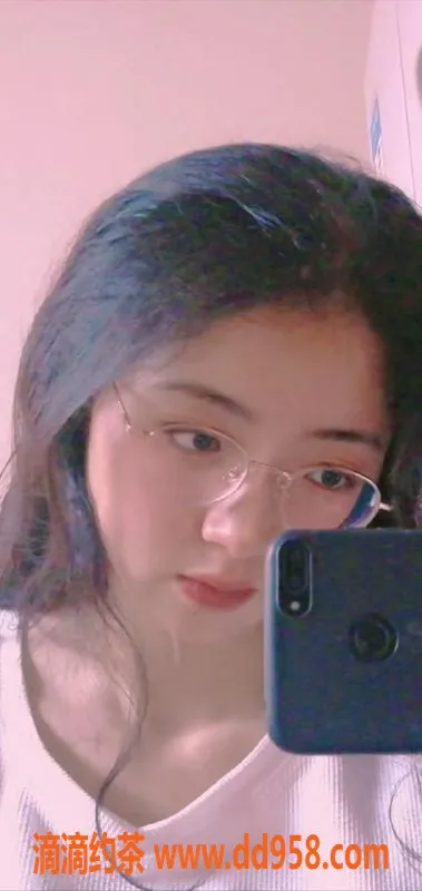 常州楼凤资源信息,常州23岁乖乖，165身高，600元接待体验！