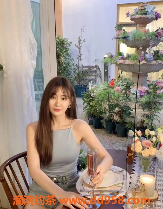 湛江楼凤-湛江青青，28岁，166cm，性感人妻，600元初体验