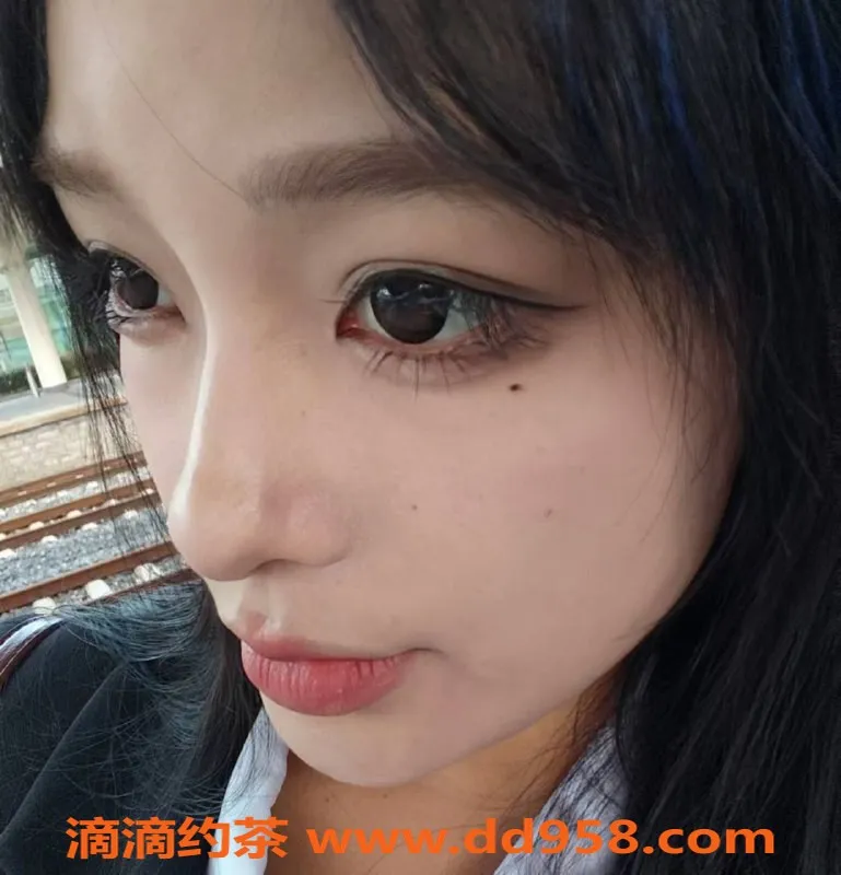 常州楼凤-常州小雅，23岁165cm，胸围C，800元起