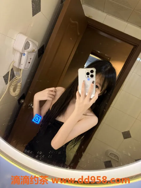 常州楼凤-武进小萝莉陪浴服务，身高159，诱惑十足！