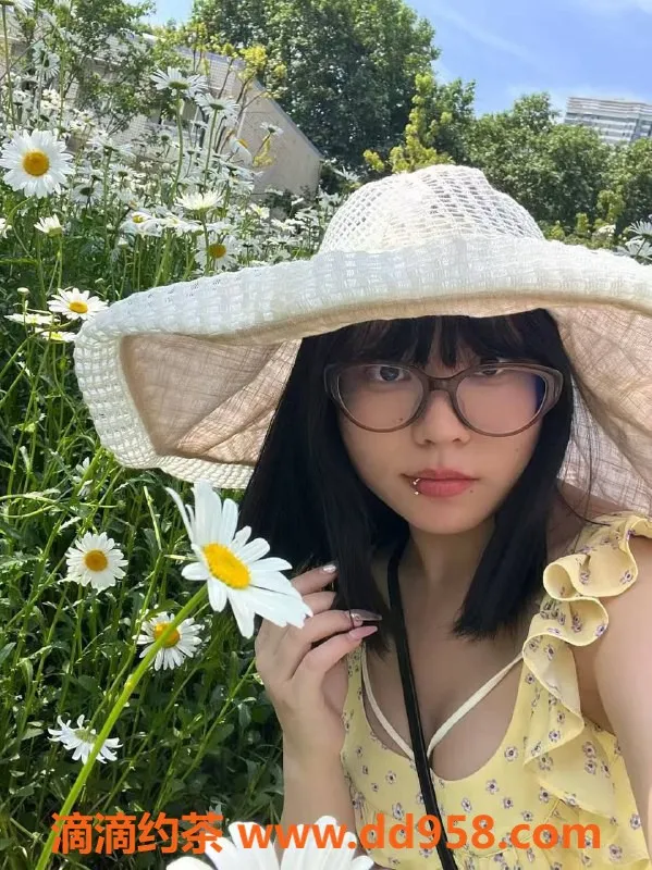 常州楼凤资源信息,常州小可 21岁 B罩杯 158cm 服务优质