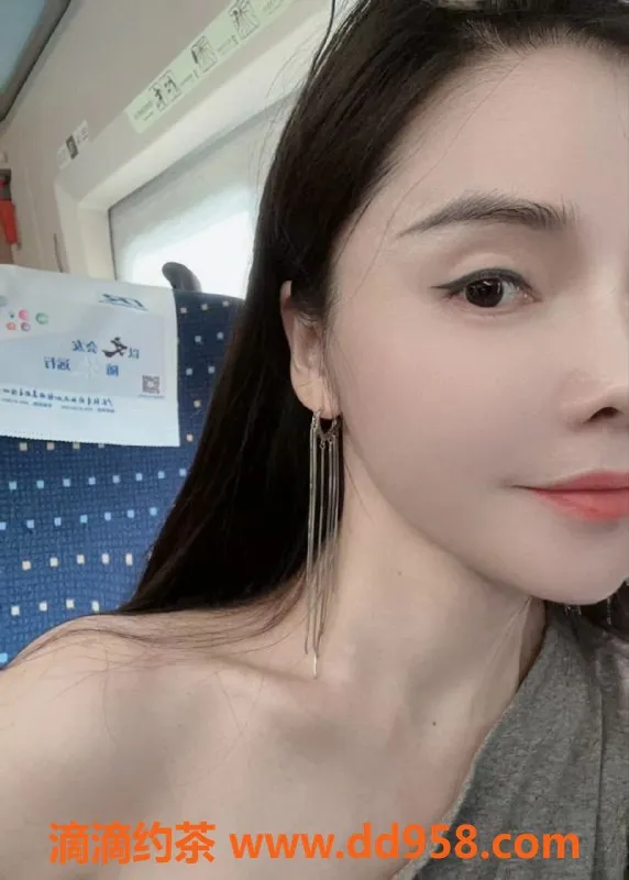 中山楼凤-南区小蛮妖，25岁，500元飘柔服务