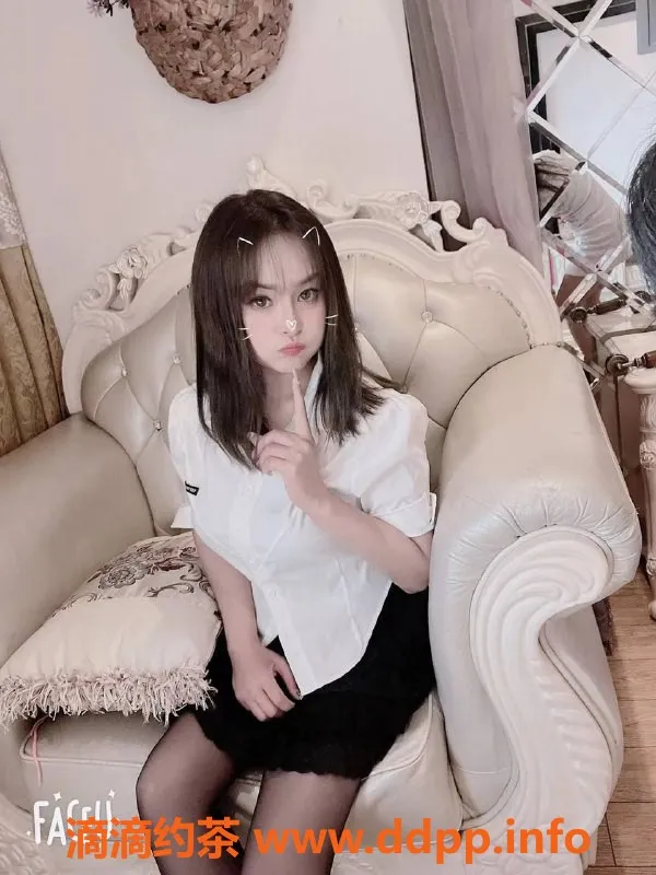 深圳楼凤-宝安区小鹿老师，98年大胸诱惑，600p起