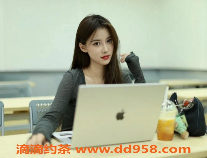 常州外围-常州山茶花 | 170C高端伴游，88斤优雅女神