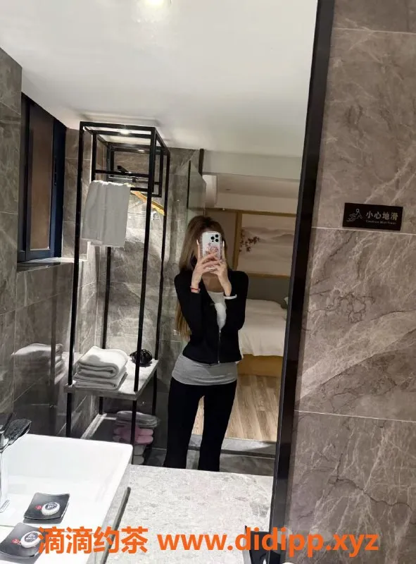 常州楼凤-金坛果儿20岁，身高168，96斤，800元畅享服务