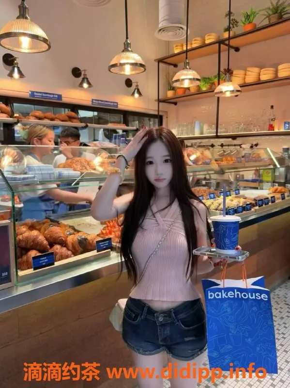 常州楼凤-常州奶豆，22岁，身高162，90斤，C罩杯