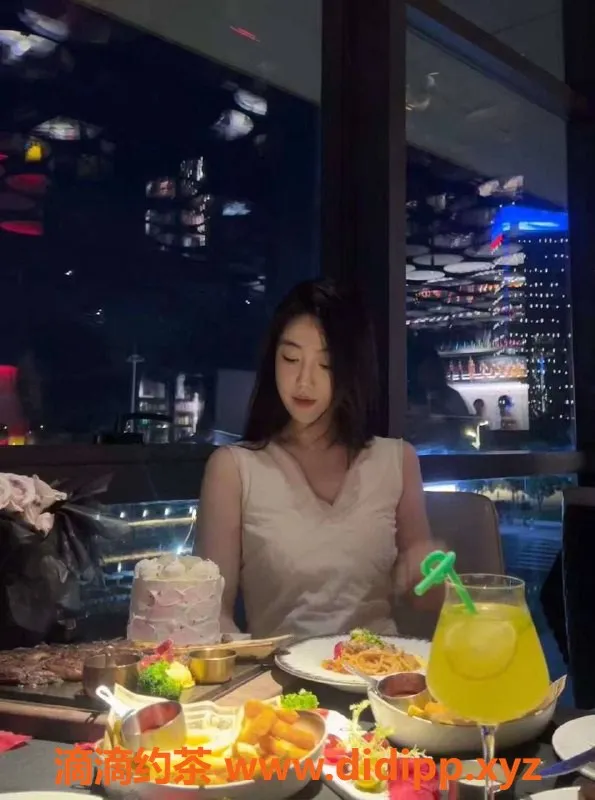 常州外围-常州山茶花，175高挑C罩杯，02年清纯可御姐