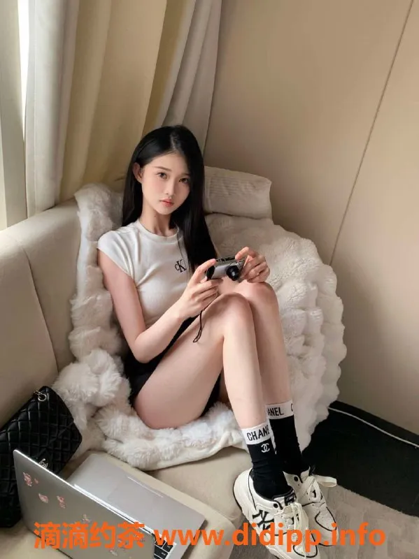 常州楼凤-武进新城甜甜，165cm嫩妹等你来玩！