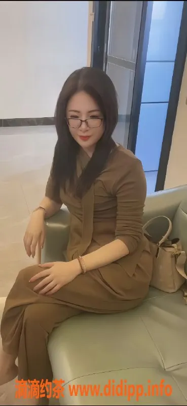 惠州楼凤-鑫月广场双飞柔柔&C款 165微肉娇媚推荐