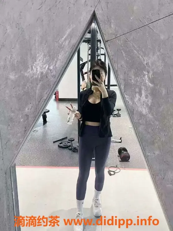 广州楼凤资源信息,白云安琪，26岁165cm，热情服务，茶水费合适