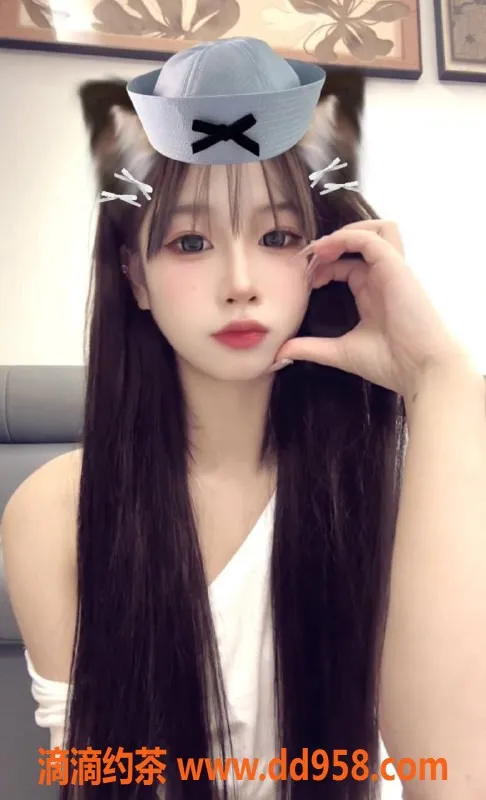 中山楼凤-石岐甜妻，18岁B罩杯，超甜服务等你体验