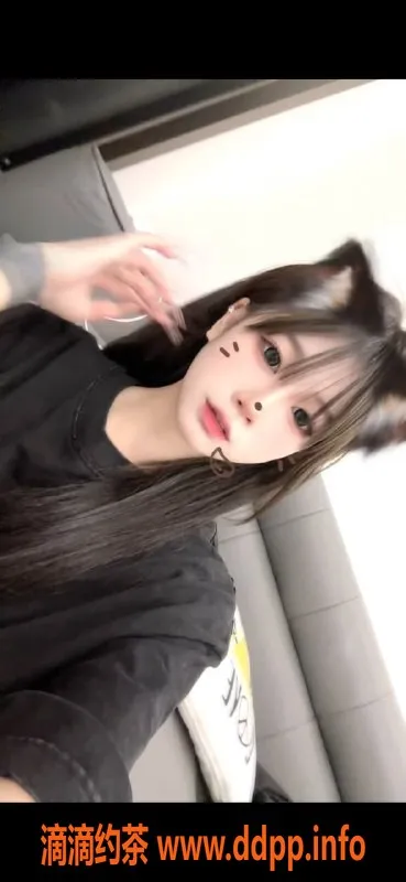 中山楼凤-石岐甜妻，18岁B罩杯，超甜服务等你体验