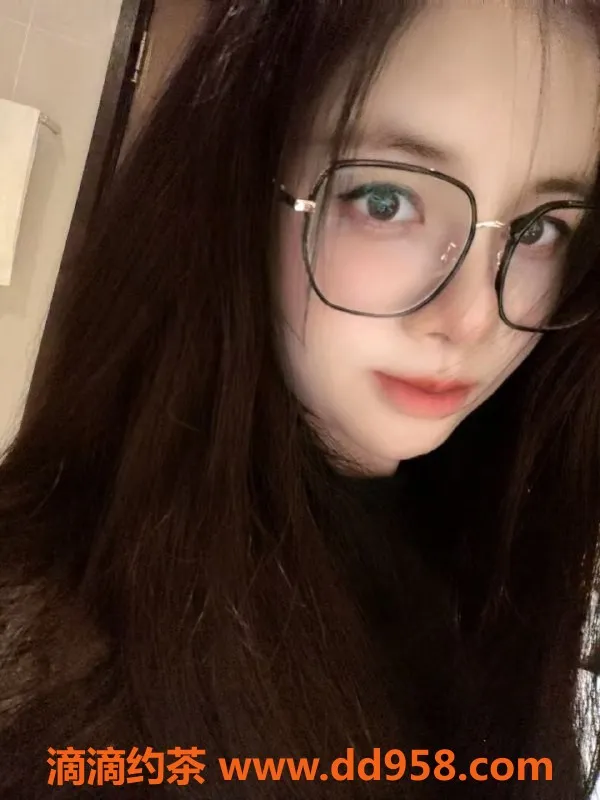 常州楼凤-金坛饭饭，21岁160cm，90斤C罩，600元起服务